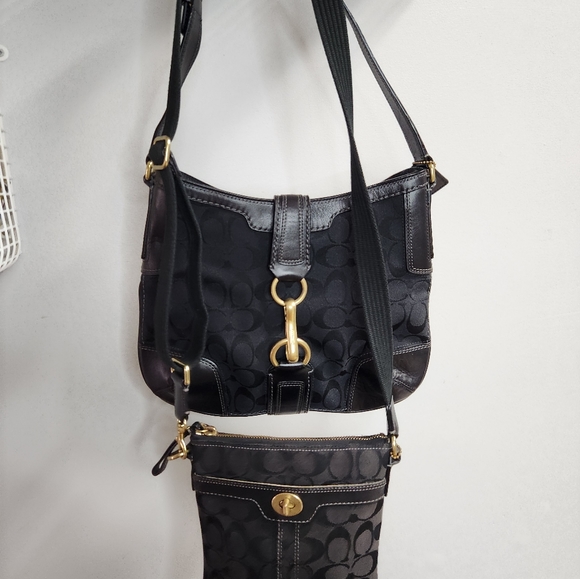 Classic black Coach purse small/medium - Picture 3 of 8